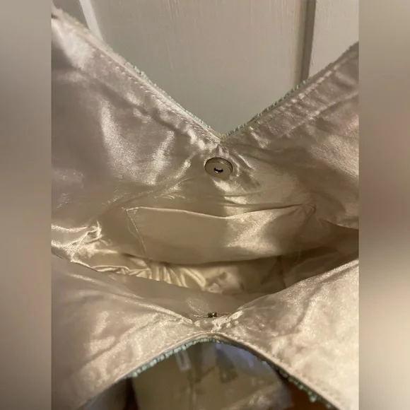 NEW Elegant White & light turquoise colored beaded bag with lemon 🍋 design - Picture 6 of 7